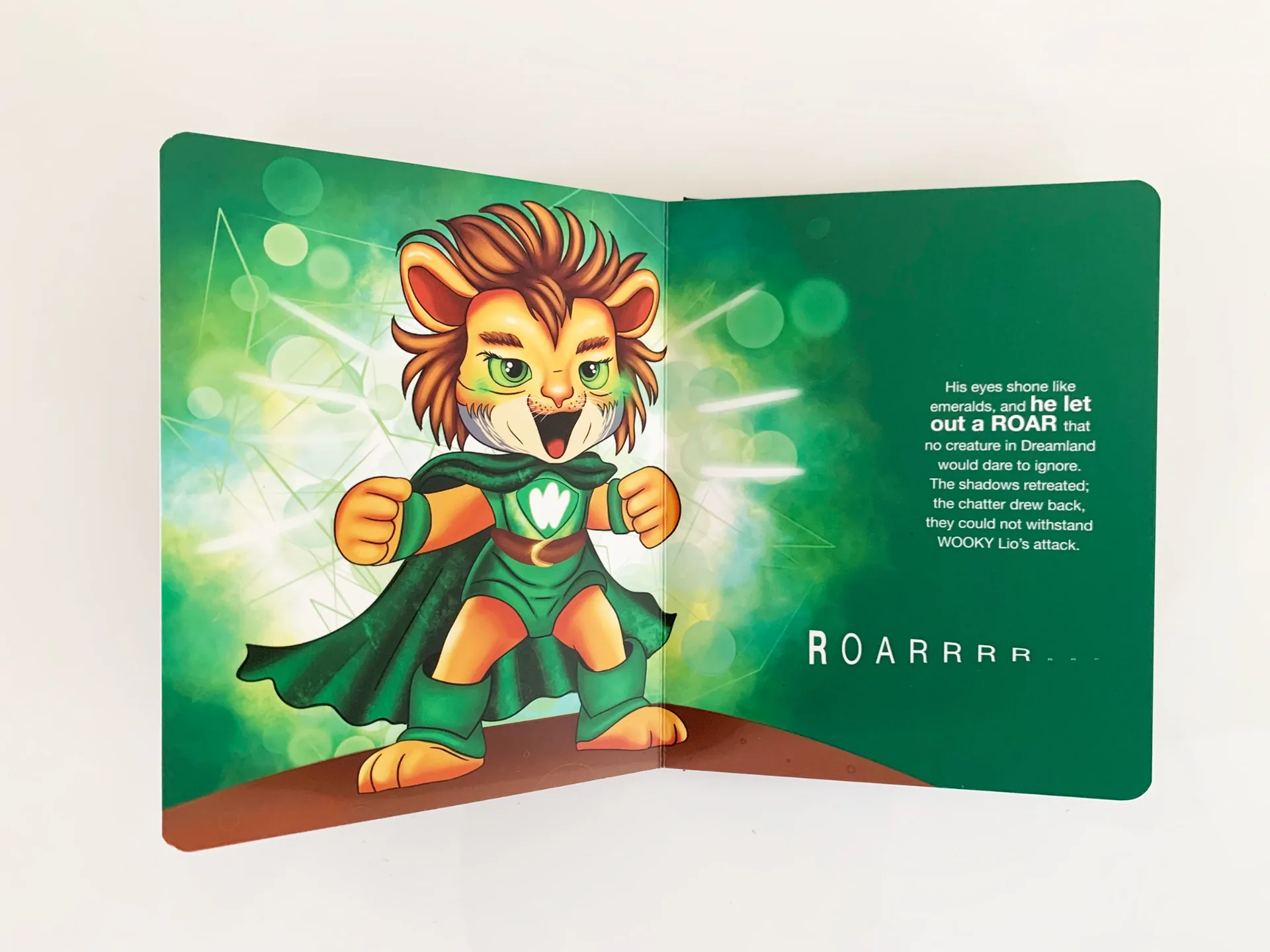 WOOKY Lio roaring inside the illustrated book